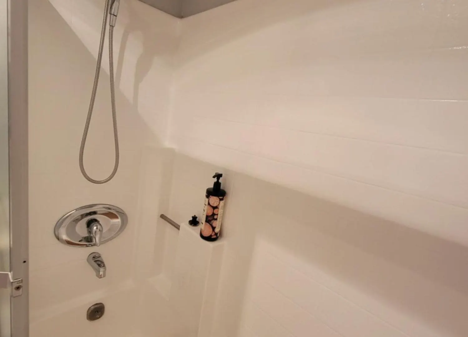 Homestay Minsa - Peaceful Home Near Lax Dtla & Free Parking Lawndale